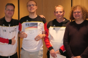 v. l. n. r. Thomas Rosenberg (Turnierleiter), Philipp Sonnenschein (Turniersieger), Jörg Riekenbrauk (Vorstandsvorsitzender), Stephan Baumann (Schiedsrichter)